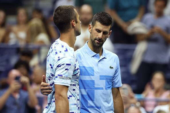 Djokovic se beseerde teenstander gooi handdoek in