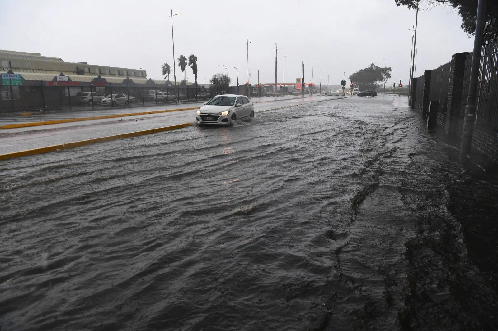 Só oorstroom paaie, nedersettings in Kaap – en nog reën kom