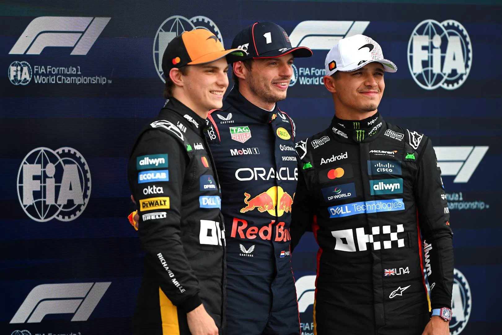 ‘Meesterklas-Max’ maak Silverstone stil met voorste wegspringplek