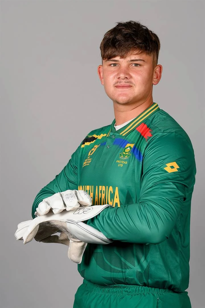 Pretorius, Bosch en Brevis moker Zimbabwe aan flarde op 1ste dag