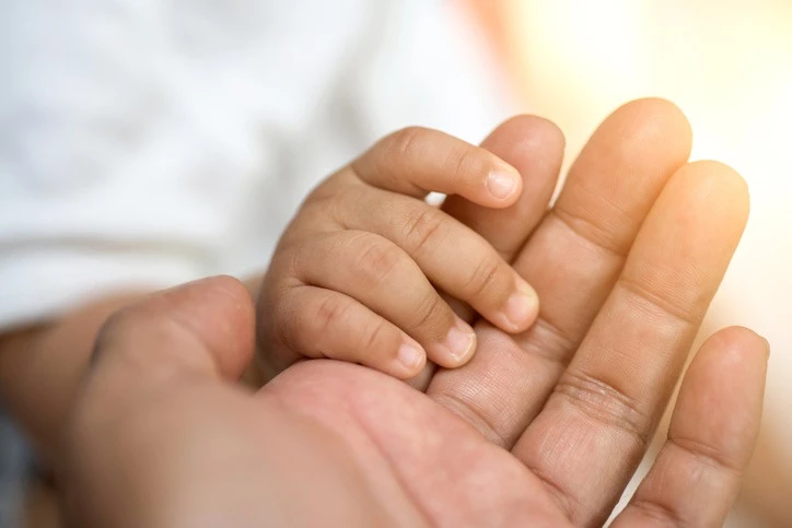 Fake good Samaritan who offered to buy new mom takkies kidnaps week-old baby