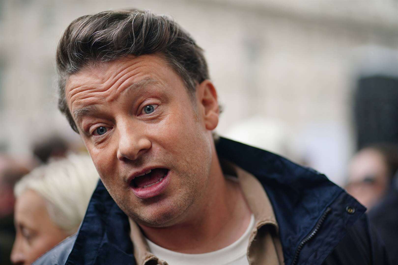 Jamie Oliver onttrek kinderboek ná woede van inheemse Aussies