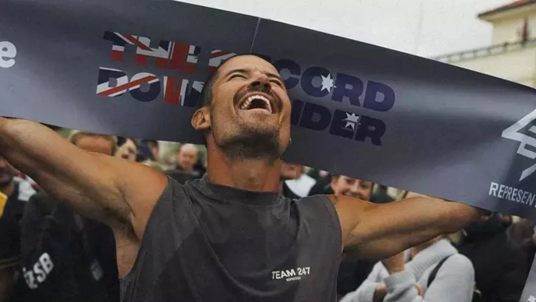 Brit draf in 35 dae deur Australië en verpletter rekord