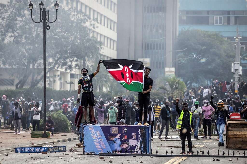 Police in Kenya fire on demonstrators trying to storm parliament, several dead