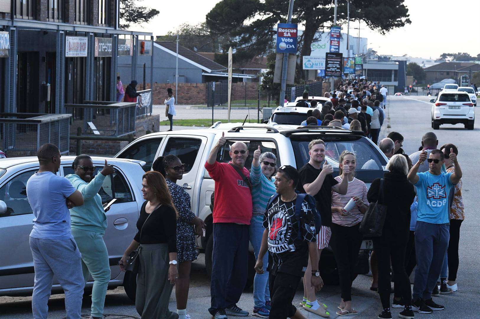 Mense van Baai stem vir kinders, verandering en liefde vir hul land