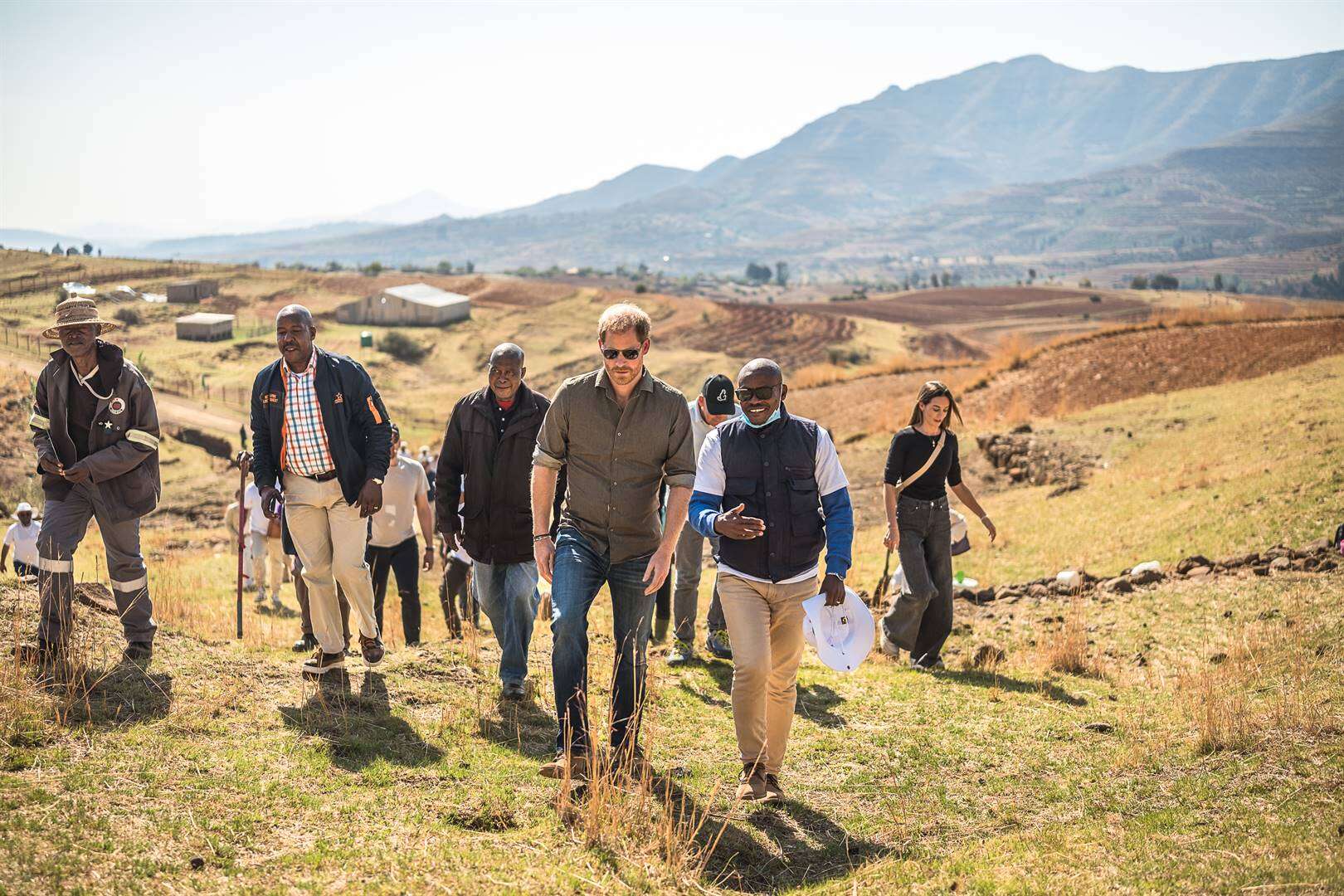 FOTO’S | Dag 2 van prins Harry se besoek aan Lesotho