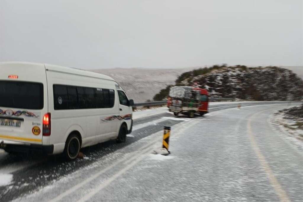 Barkly Pass in the Eastern Cape closed after heavy snowfalls