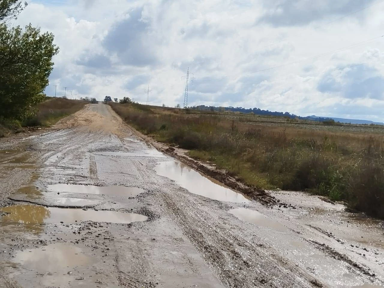 Boere, inwoners omgekrap oor bouwerk aan ‘swakste pad’ in die Vrystaat wat steeds sloer