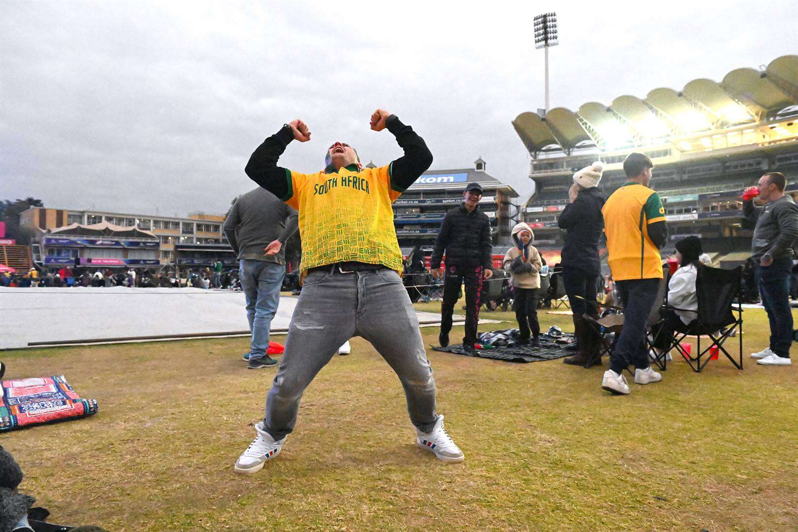 Ondersteuners op Wanderers vuur en vlam vir Proteas tot op nippertjie