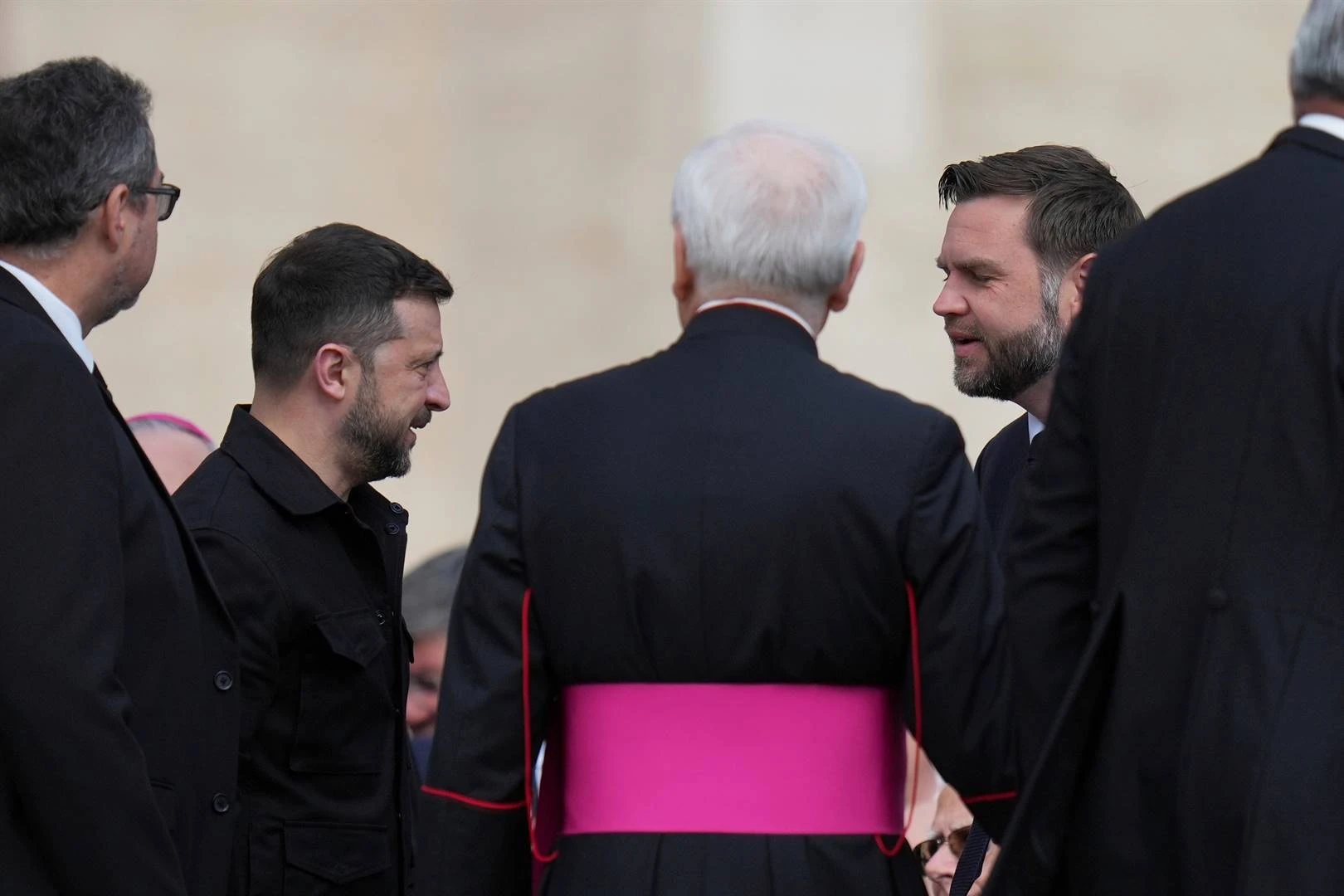 Zelenski, Vance praat in Rome oor vrede, handel en gevangenes