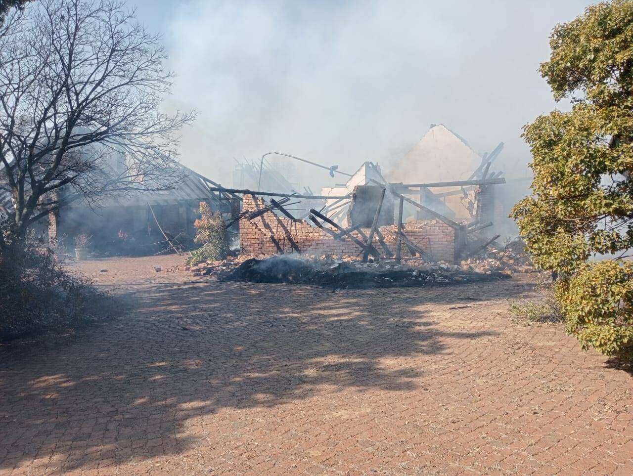 Brande vernietig eiendomme in Tshwane-metro