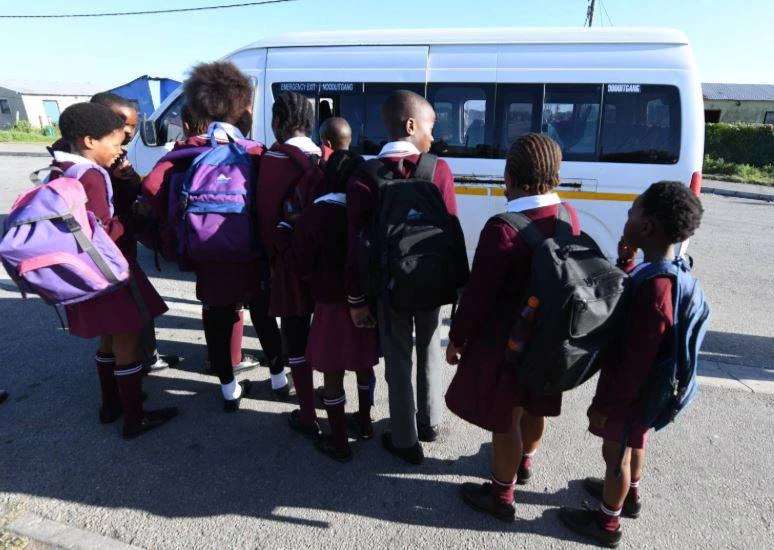 Ouers sluit Oos-Kaapse skool uit frustrasie met skolevervoer