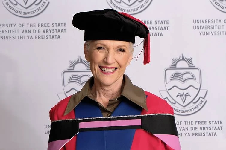 Bedenkinge oor UV se motief vir Maye Musk se eredoktorsgraad