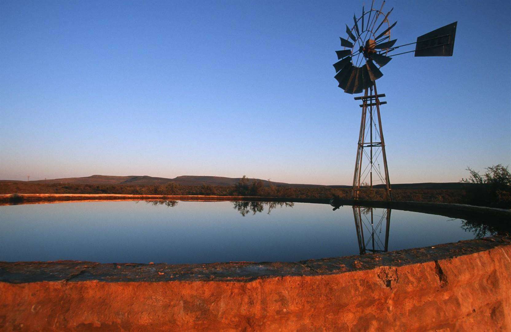 Kragonderbreking, beurtkrag lei tot watertekort in groter Oudtshoorn