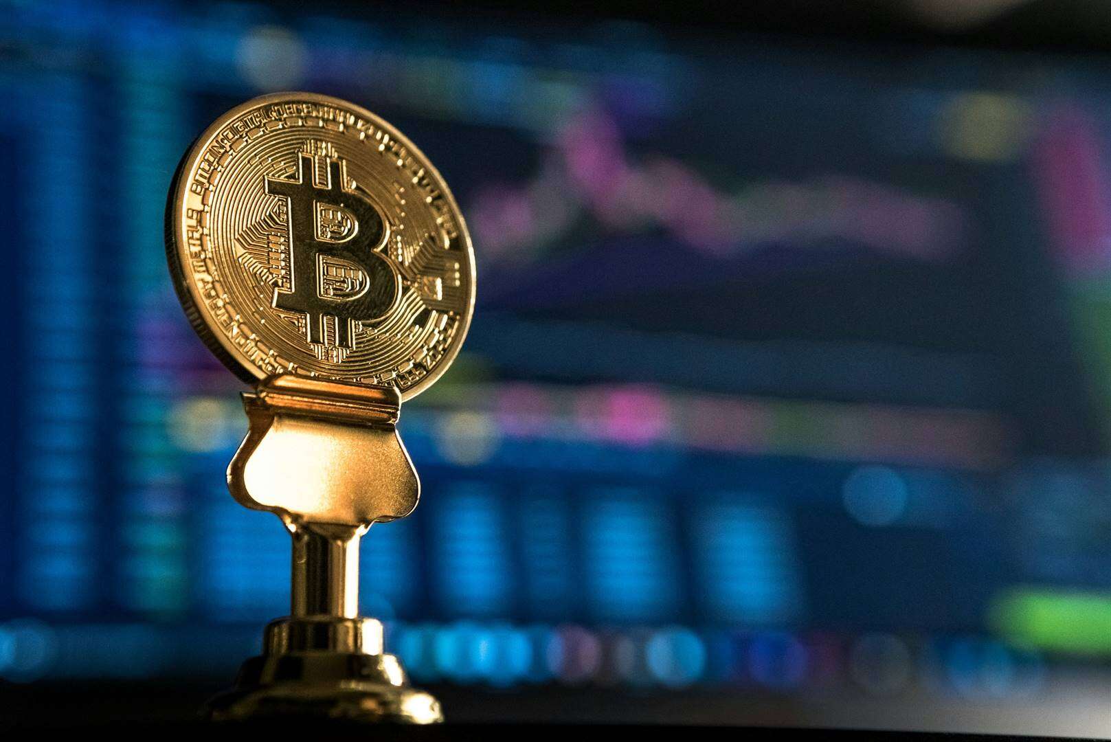 Bitcoin tops $100 000 for the first time after Trump picks crypto-friendly SEC chair