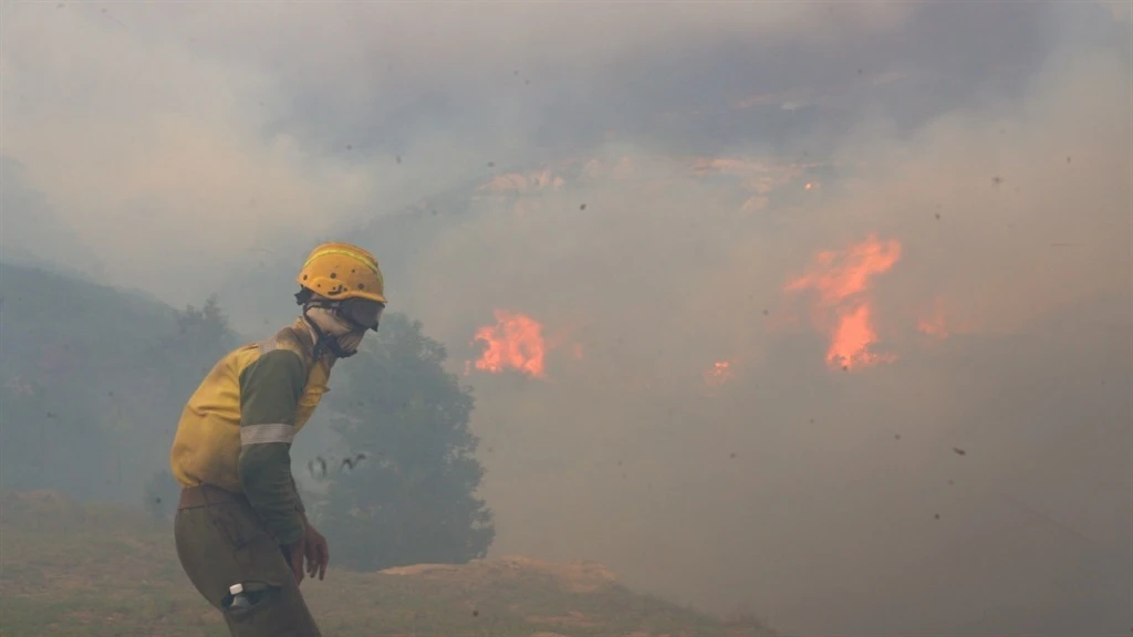 Fire crews contain blaze on Lion's Head
