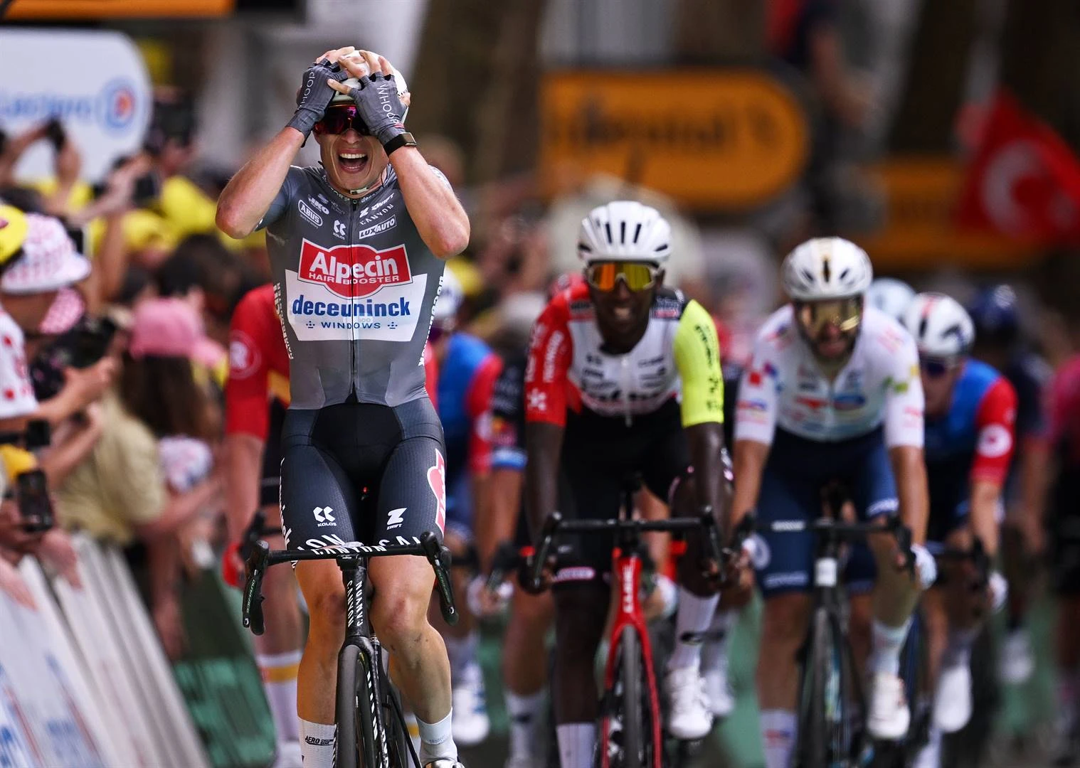 Tour de France: Belg 1ste draer van geel trui, Girmay volg in Hunter se voetspore