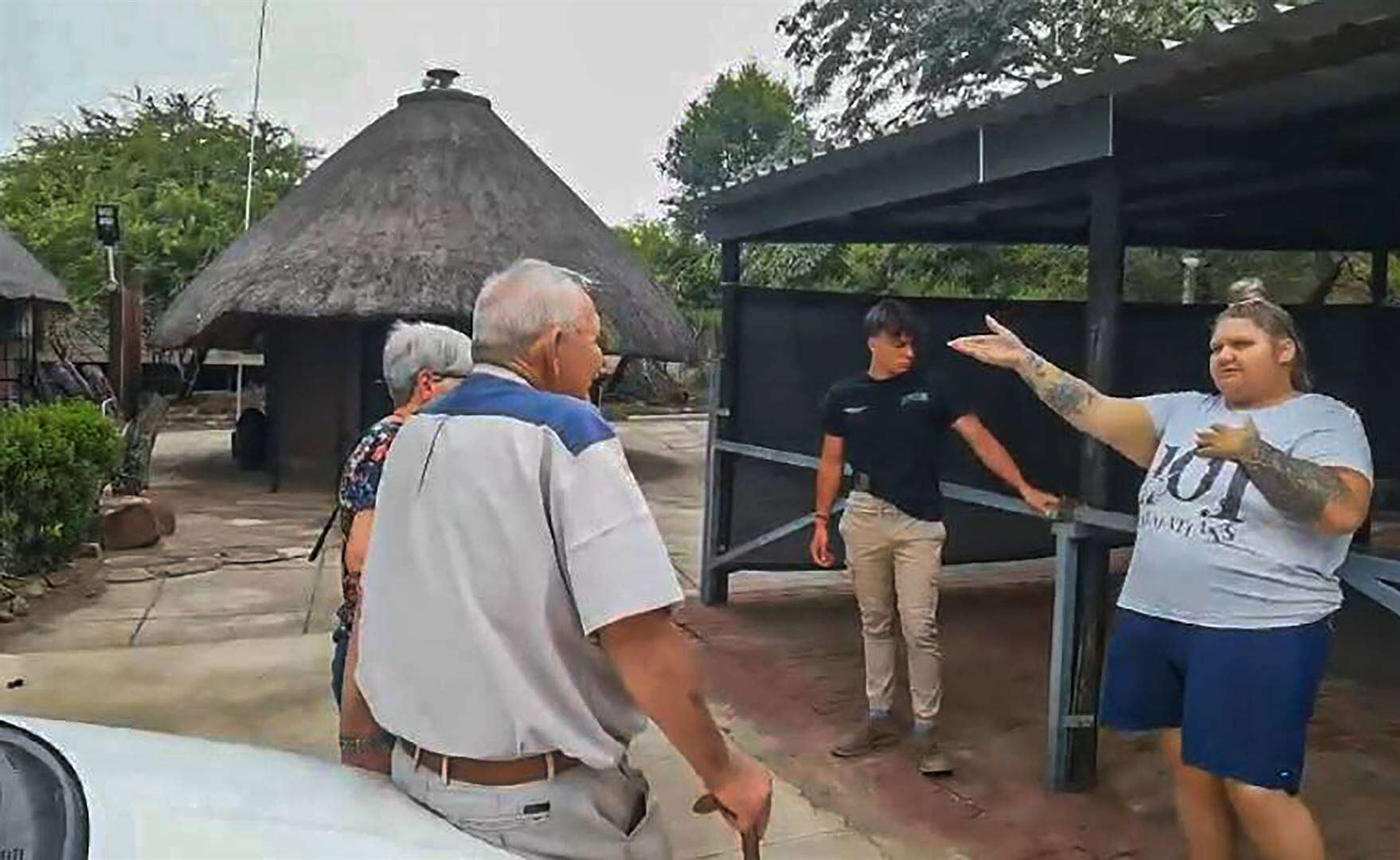 Oukersdag-nagmerrie: Sewe gesinne, een slaapplek