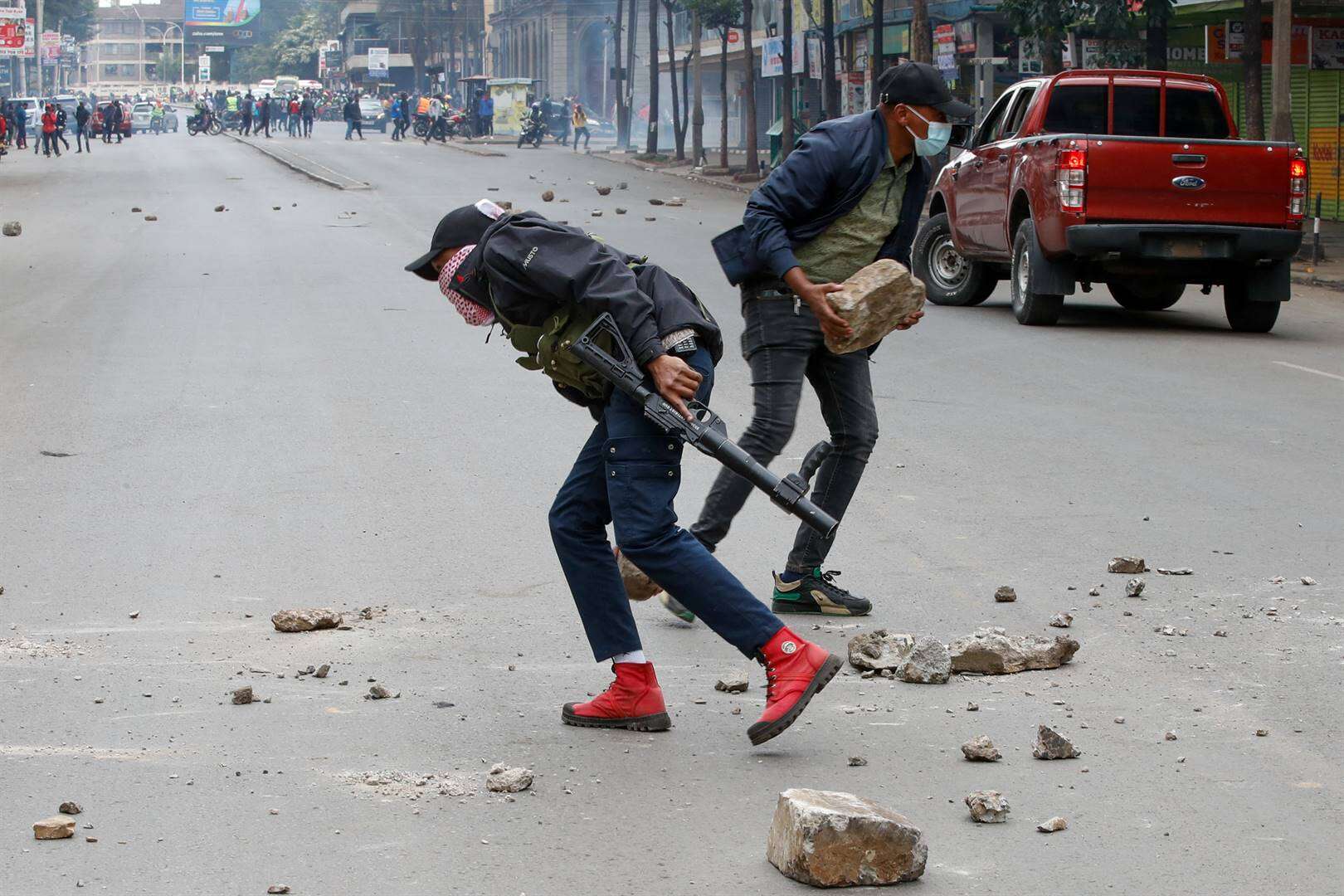 Betogings in Kenia duur voort al trek president omstrede wet terug