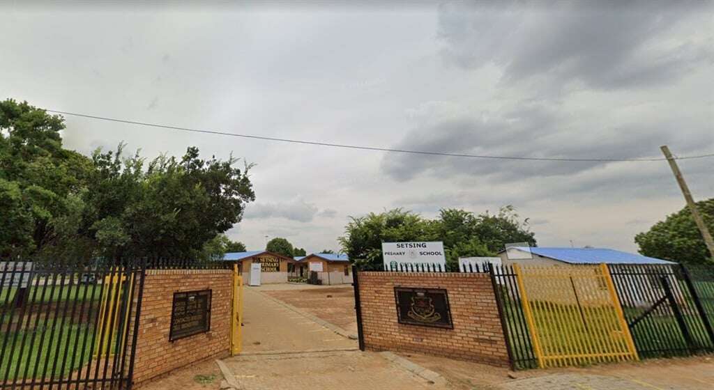 Parents storm a Thokoza primary school after 29 children were allegedly sold expired sweets