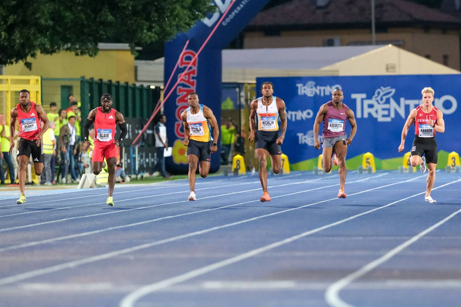 Leotlela blink met haastige 100 m-sege in Frankryk