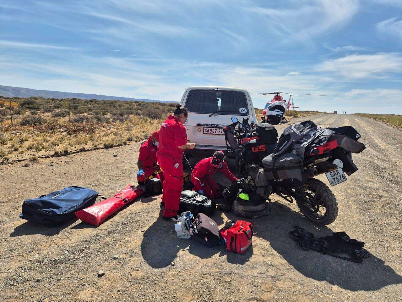 Vrou gered nadat sy met motorfiets in Tankwa-Karoo val