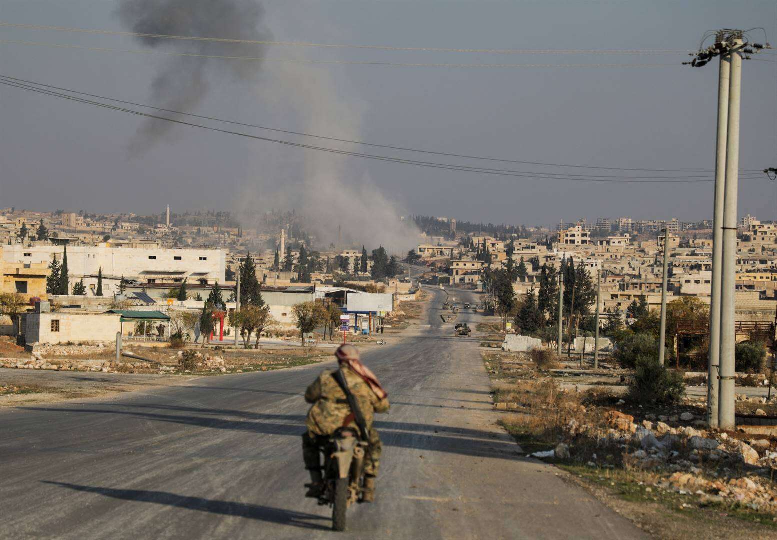 Lughawe, paaie gesluit nadat Siriese rebelle Aleppo binnedring