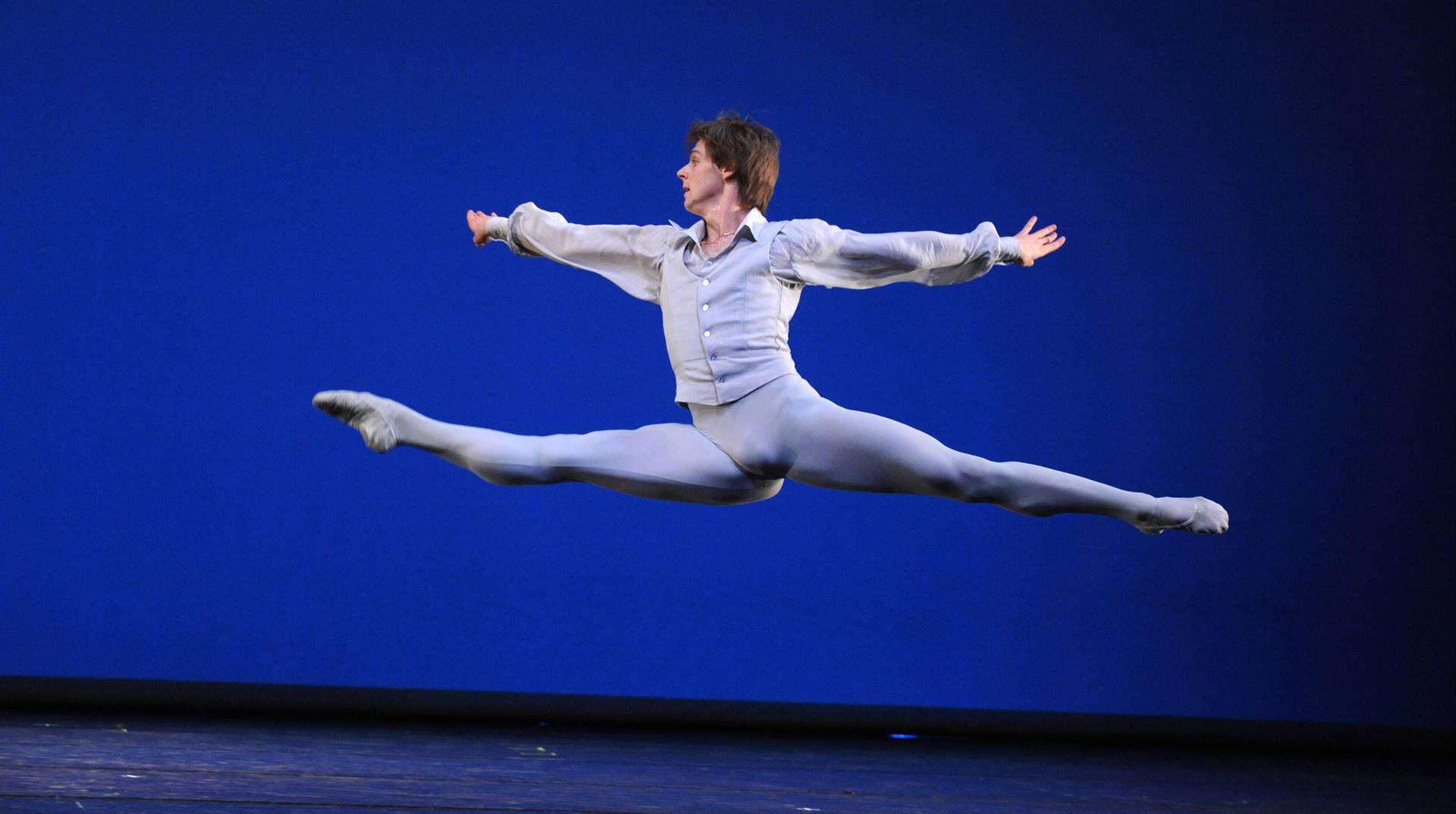 Bekroonde Russiese balletdanser (39) sterf ná val van gebou af