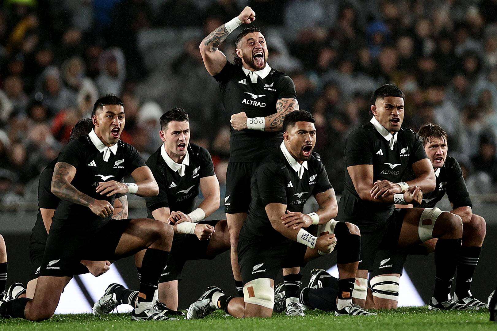 Perenara sien daarna uit om All Blacks se haka op Ellispark te lei