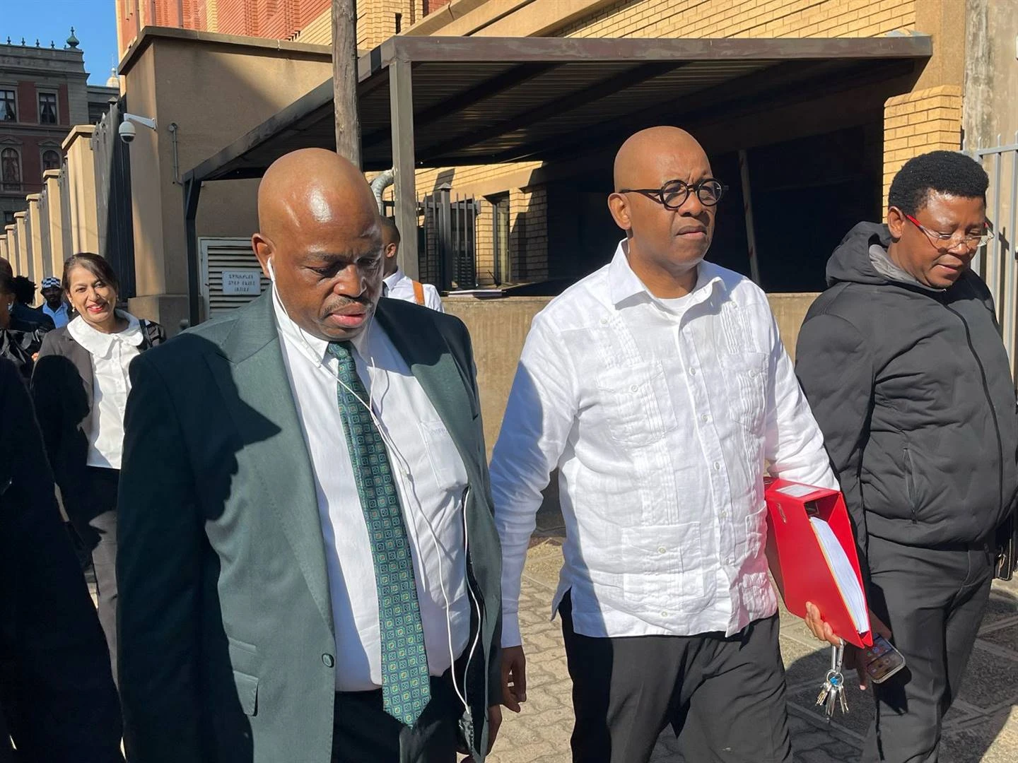 Uitstel van tugverhoor pla hom nie, sê Mpofu, maar Casac eis antwoorde