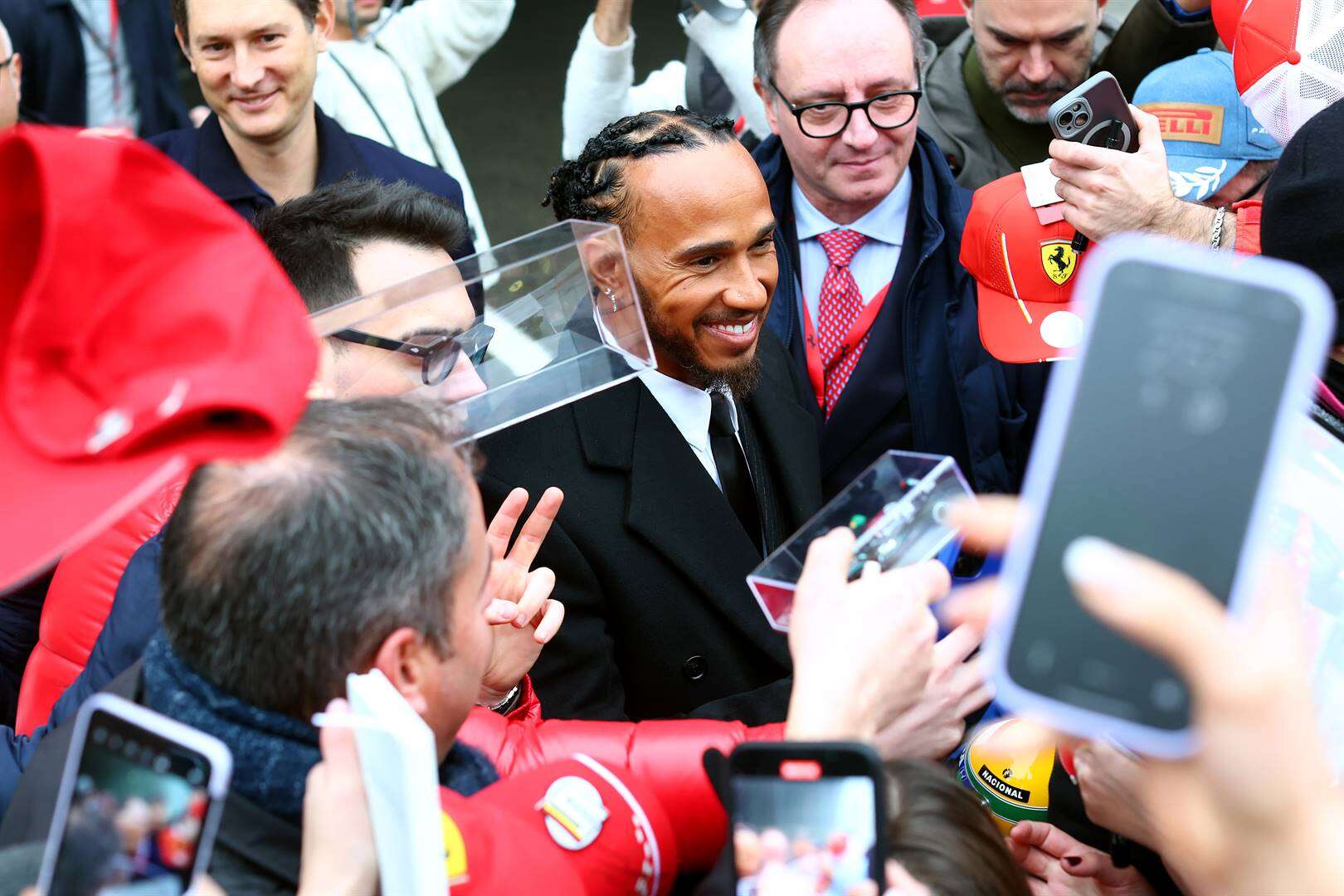 Hamilton laat geld reeds vir Ferrari en borge inrol