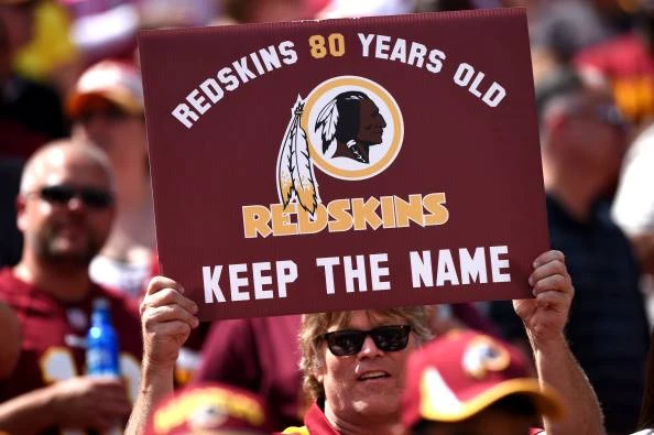 Trump dreig met stappe tensy NFL-span weer die Redskins word