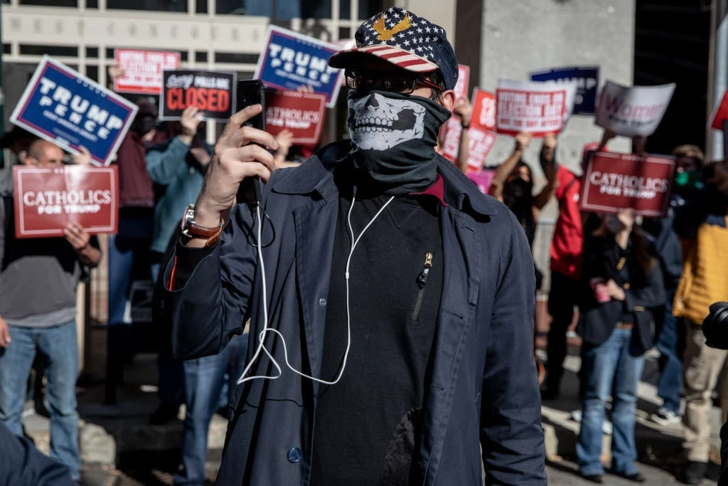 Which states could tip the US election and when will they report results?