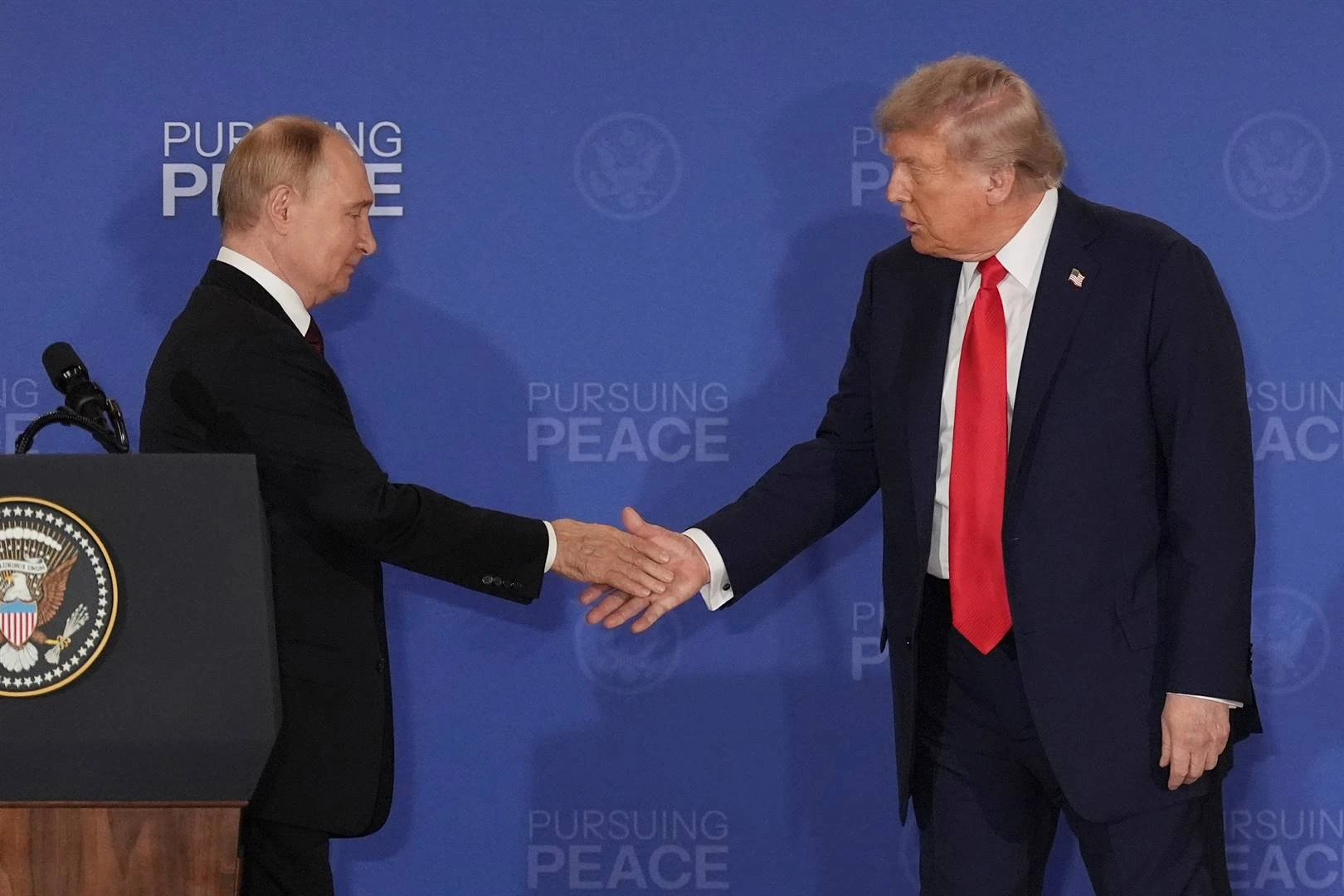Trump en Poetin-beraad baar ’n windeier; geen ooreenkoms bereik nie