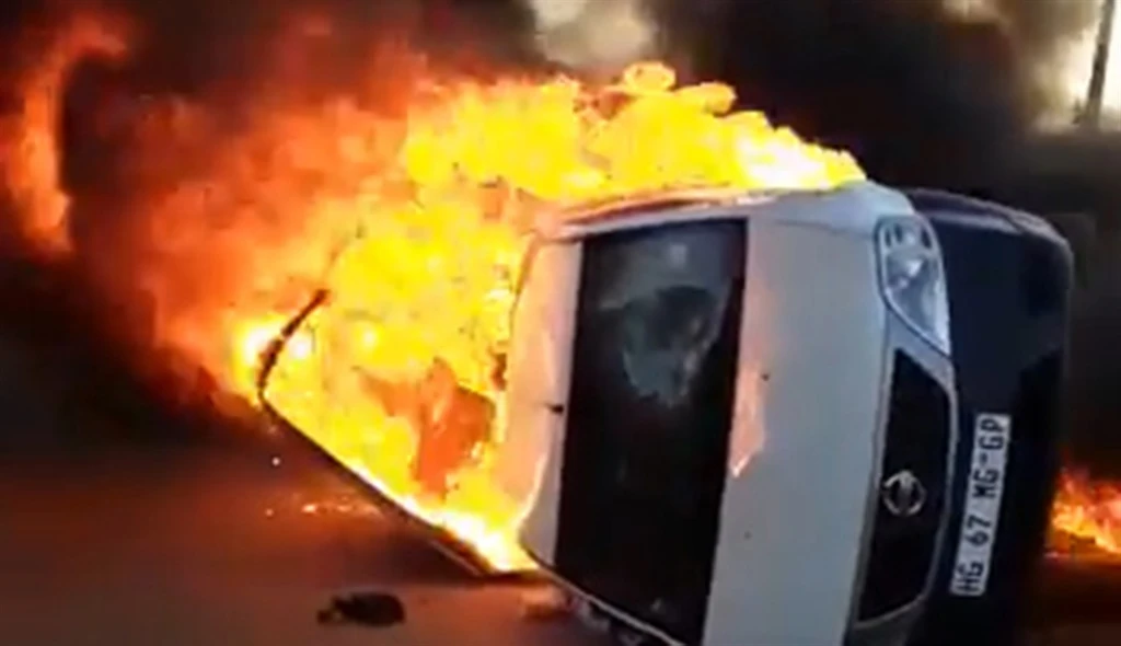 WATCH | Joburg protesters torch two Fidelity Security vehicles