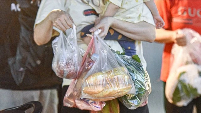 Hà Nội: Chợ, cửa hàng tiện lợi sẽ dừng cung cấp miễn phí túi ni lông từ năm 2027