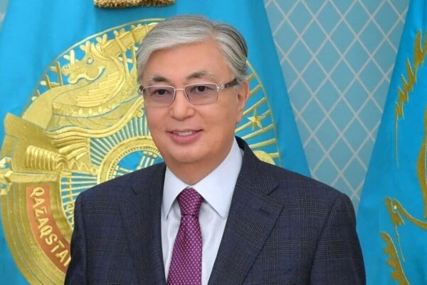 Токаев поздравил казахстанских хирургов с проведением уникальной операции