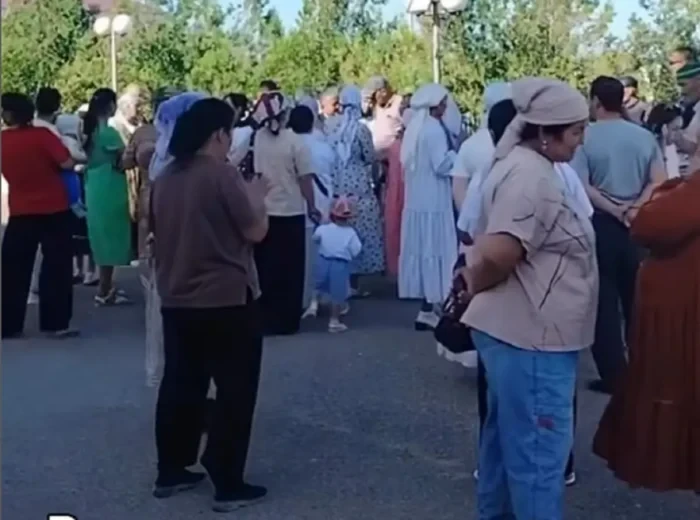 В Мангистау родители требуют вернуть школьные автобусы