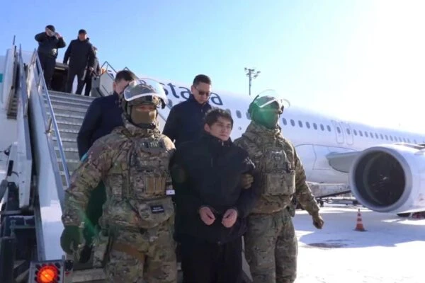 «Убил и закопал в ковре»: в Атырау начался суд по делу об убийстве семьи в селе Жангельдин