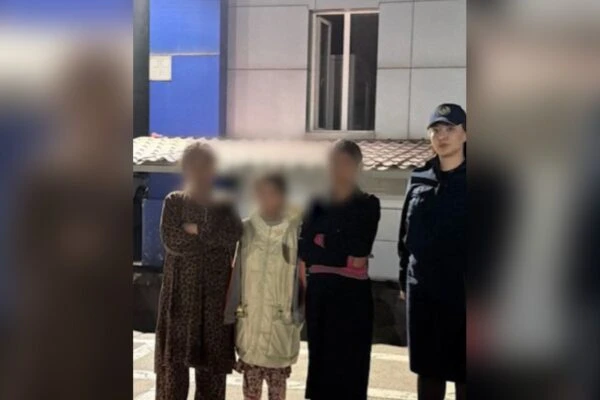 Кидали камни и отбирали вещи: нападавших на прохожих в Алматы подростков нашли