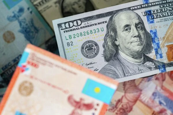 Эксперты ожидают укрепления тенге на фоне роста цен на нефть — опрос Нацбанка