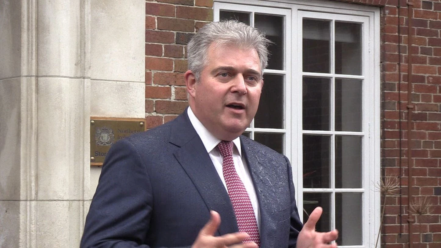 NI Secretary of State in talks with Sinn Fein and DUP to ave…