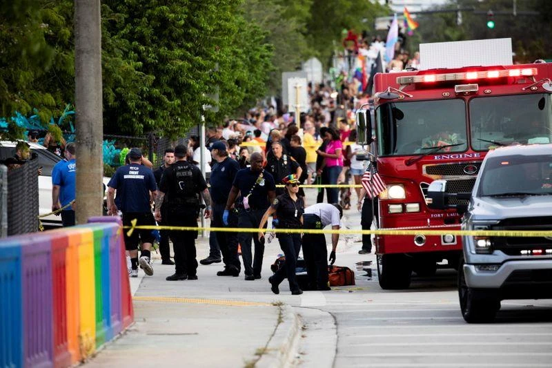Man dies after truck hits spectators in Florida
