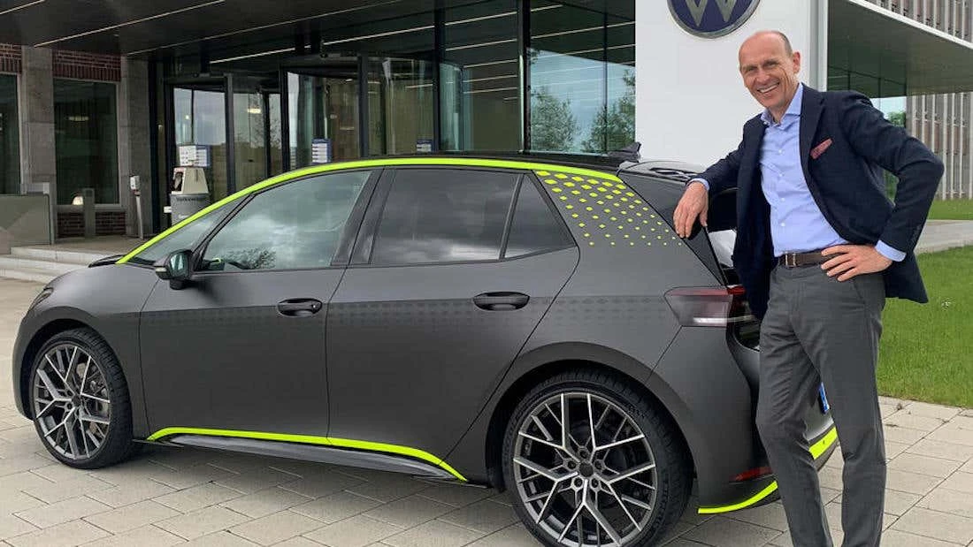 VW CEO shares images of ID X hot hatch concept on Linke…