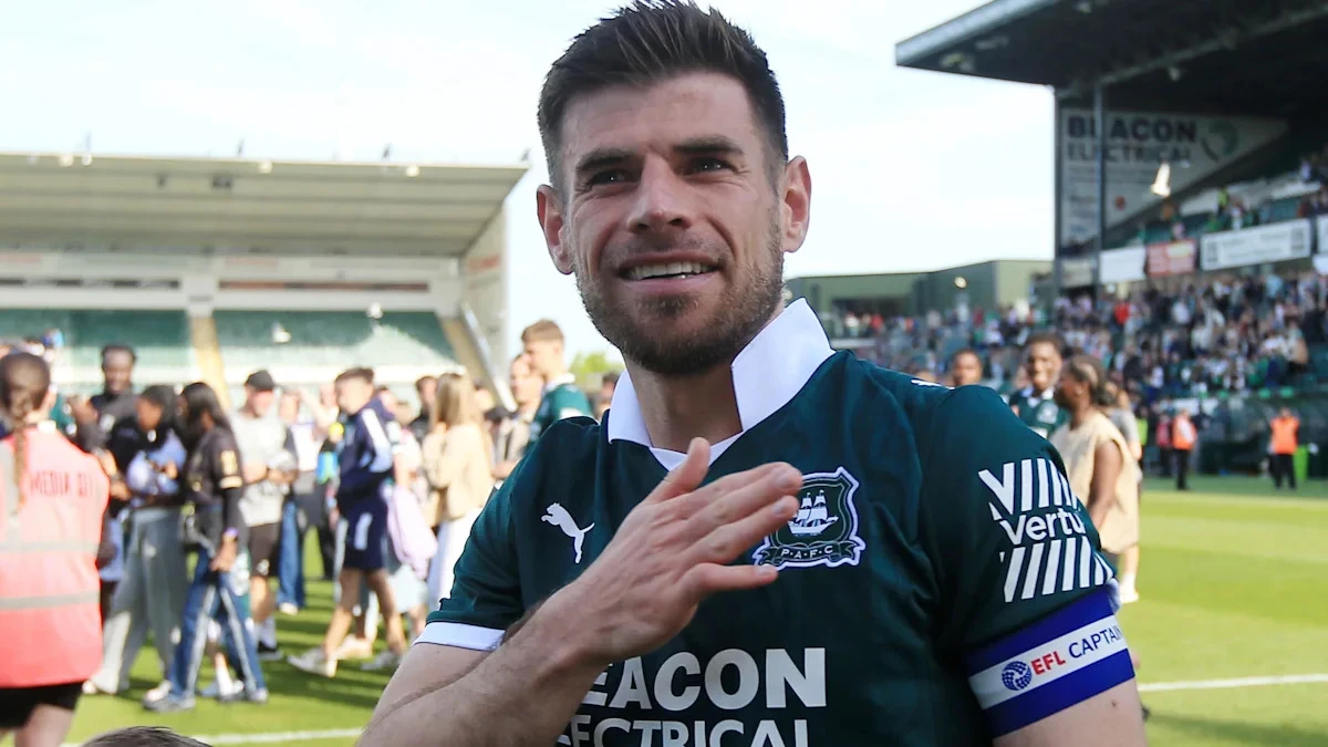 Edwards 'made up' to sign new Plymouth contract