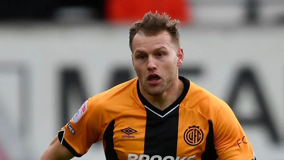 Oldham Athletic sign Gillingham striker Nevitt