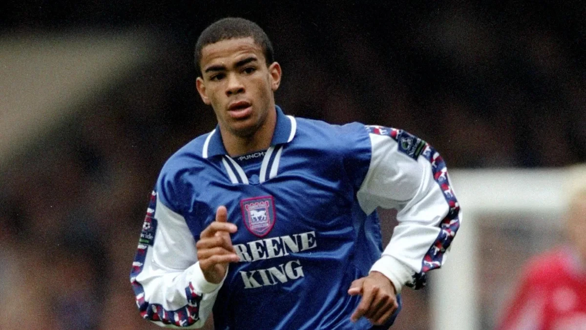 Ex-England midfielder Dyer named new Southend boss