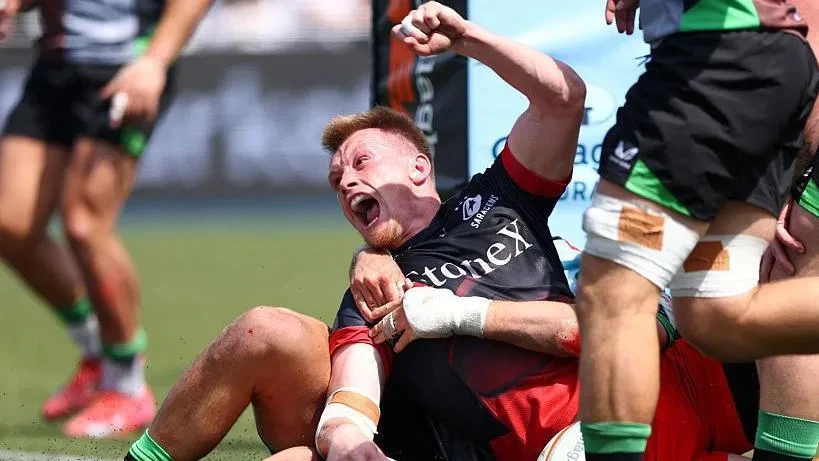 Saracens beat Harlequins to boost play-off hopes