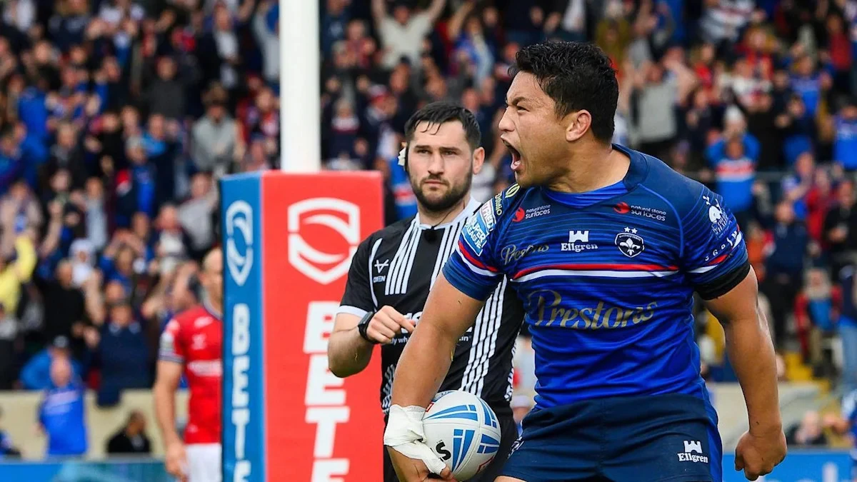 Wakefield go third with last-gasp win over Hull KR