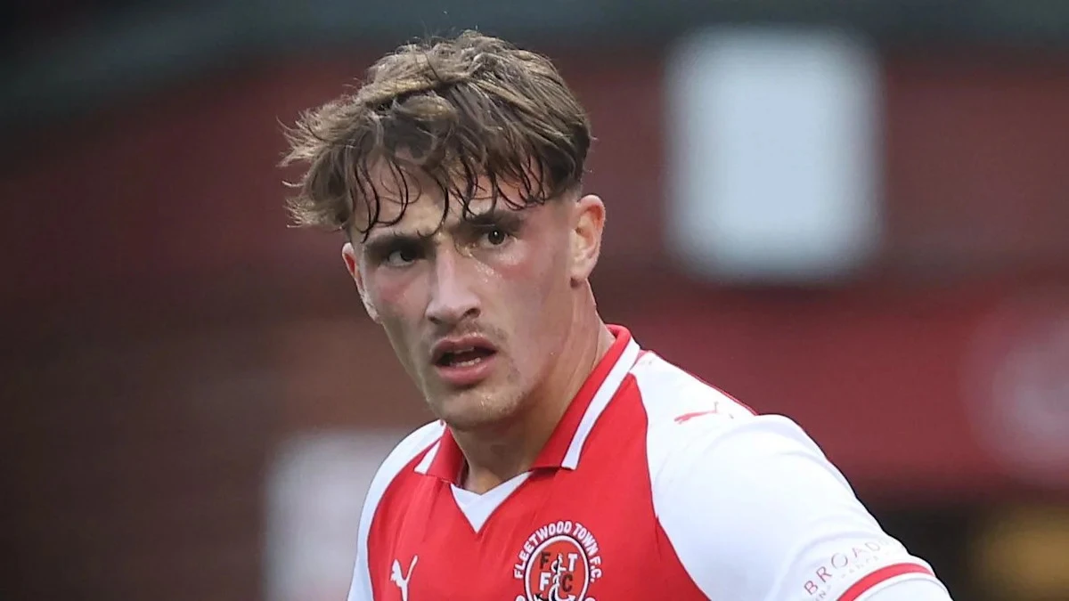 Fleetwood forward McCann signs new contract